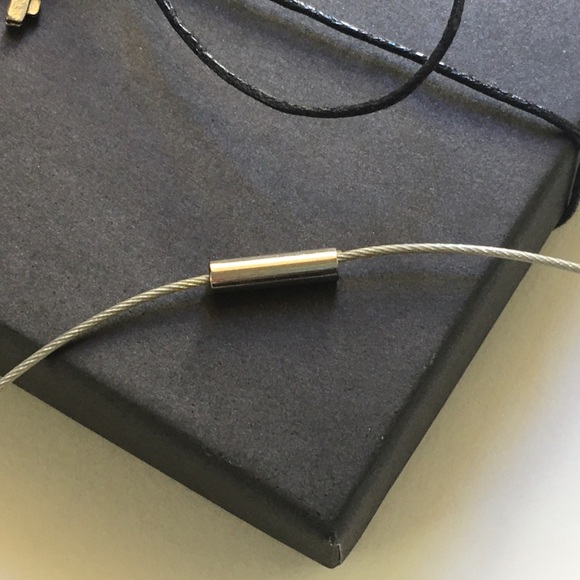 Silver-Tone Swirl Wire Necklace - Picture 4 of 8